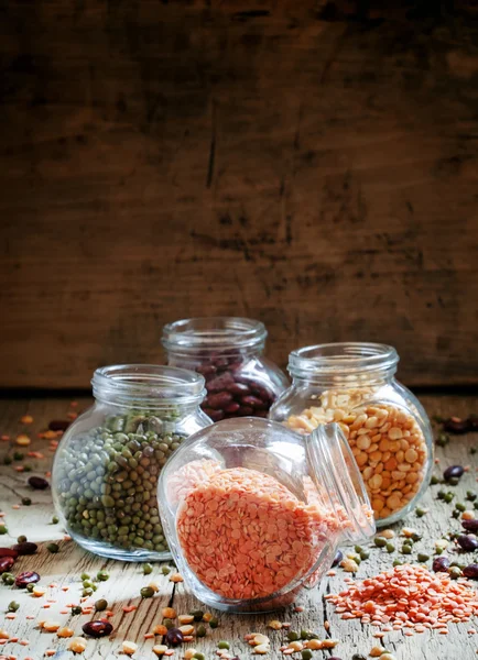 Fasulye karışımı cam, vintage ahşap arka plan
