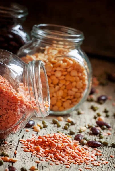 Fasulye karışımı cam, vintage ahşap arka plan