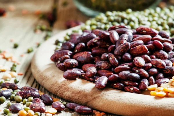 Dry purple beans, bean mix on plate — Stock Photo, Image