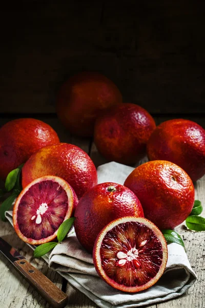 Felére csökkent piros szicíliai narancs — Stock Fotó