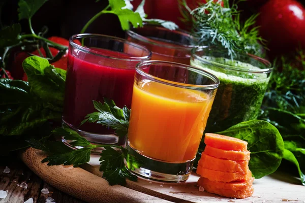 Набор овощного сока в стаканах — стоковое фото