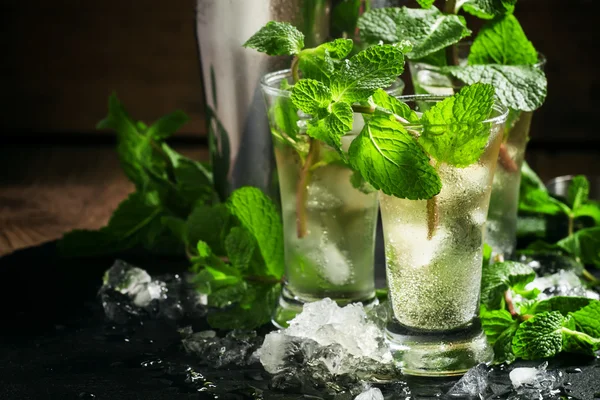 Alkoholhaltig drink med vodka — Stockfoto