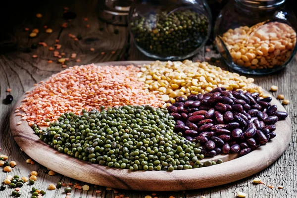 Reihe von getrockneten Hülsenfrüchten — Stockfoto