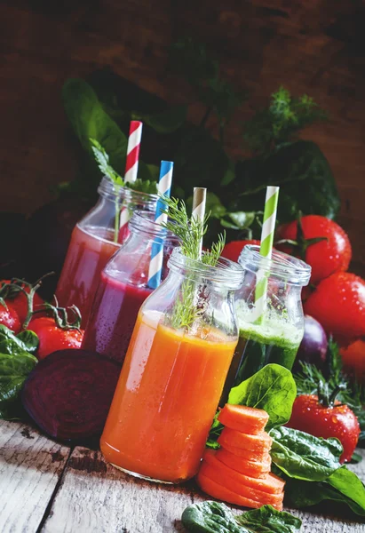 Здоровые овощные коктейли — стоковое фото