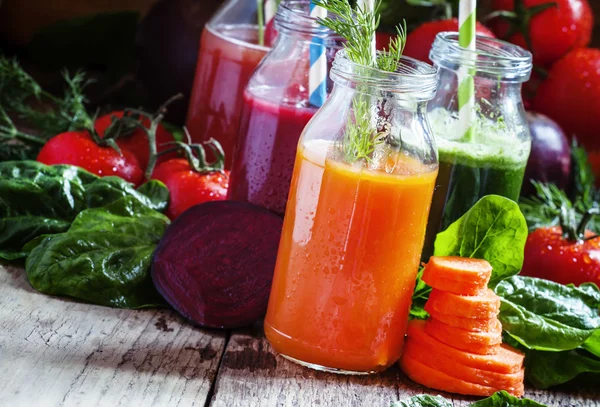 Healthy vegetable smoothies — Stock Photo, Image
