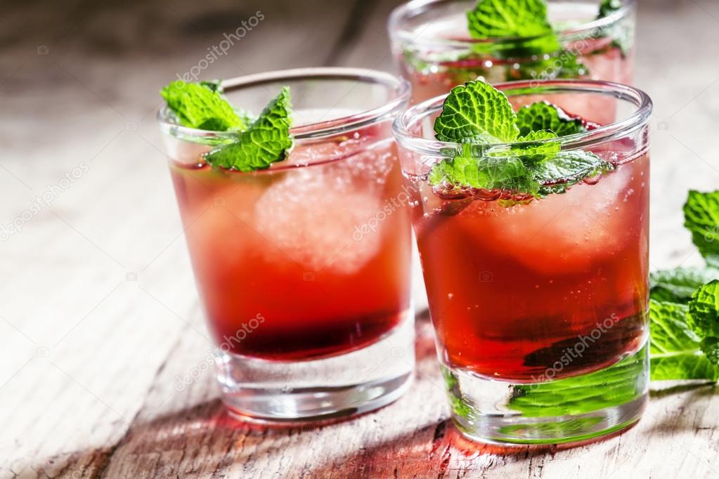 Фото кампари. Алкогольный коктейль с белым ромом Бакарди