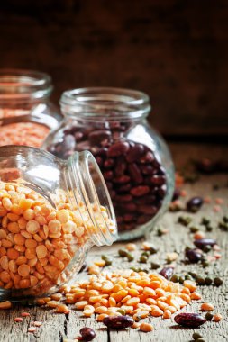 Fasulye karışımı cam, vintage ahşap arka plan