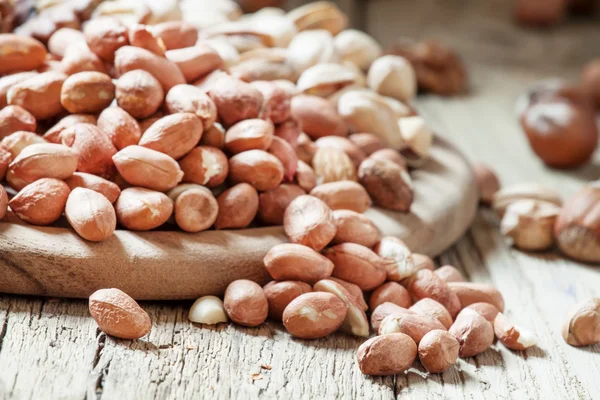 Amendoins crus descascados — Fotografia de Stock