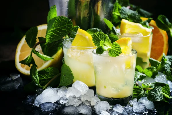 Alcoholic cocktail Morocco smash with Scotch whiskey — Stock Photo, Image