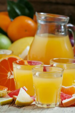 Portakal, mandalina, greyfurt, limon, elma, pomelo düşük narenciye suyu