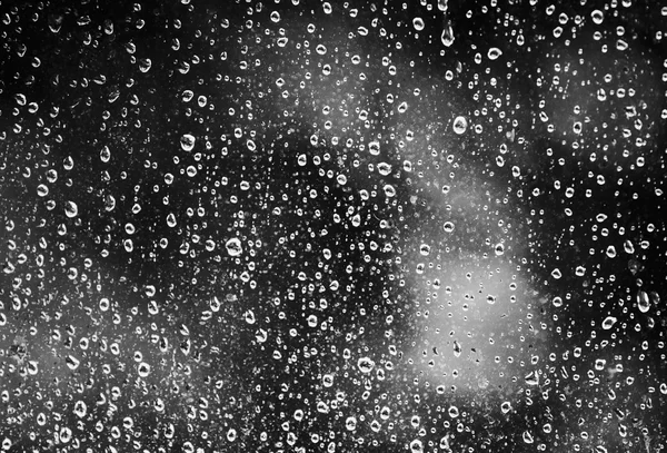 Czarno-białe tło z kroplami deszczu — Zdjęcie stockowe
