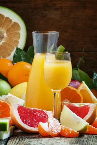 Frissen facsart citrus gyümölcslé — Stock Fotó