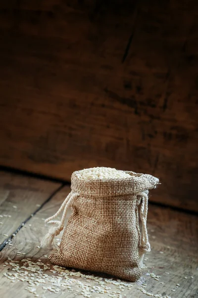 White sesame seeds in burlap sack — Stock Photo, Image