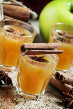 Elma tarçın ve anason ile 