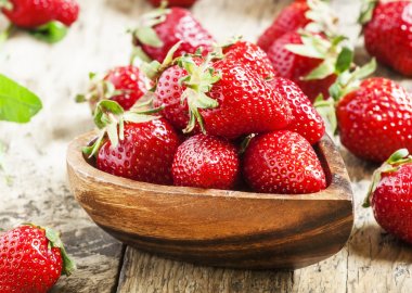Fresh ripe strawberries clipart