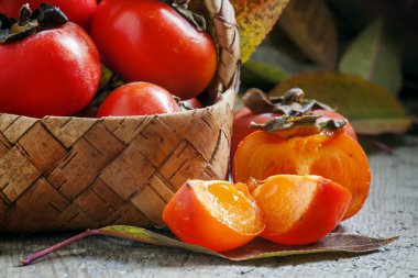 Dilimlenmiş parçaları turuncu hurma 