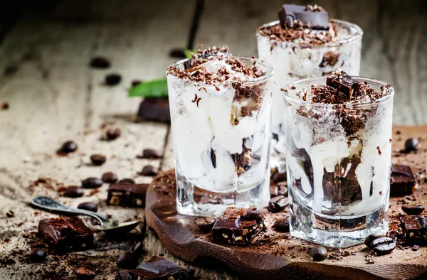 Vanilj kaffe glass med choklad, chips — Stockfoto