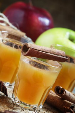 Elma tarçın ve anason ile