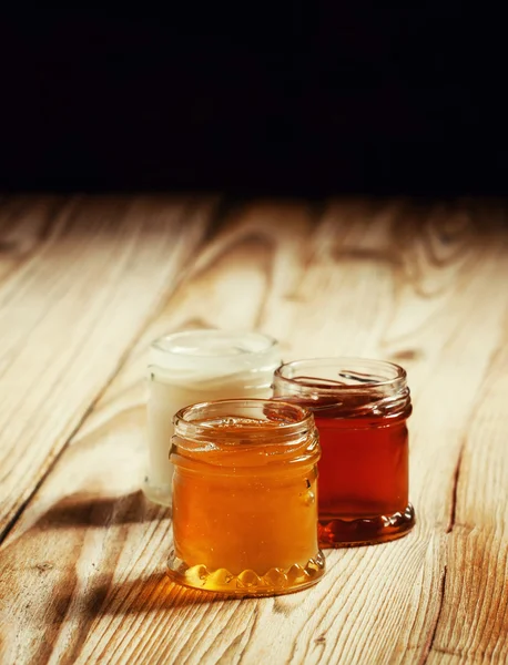Tres tipos de miel dulce — Foto de Stock