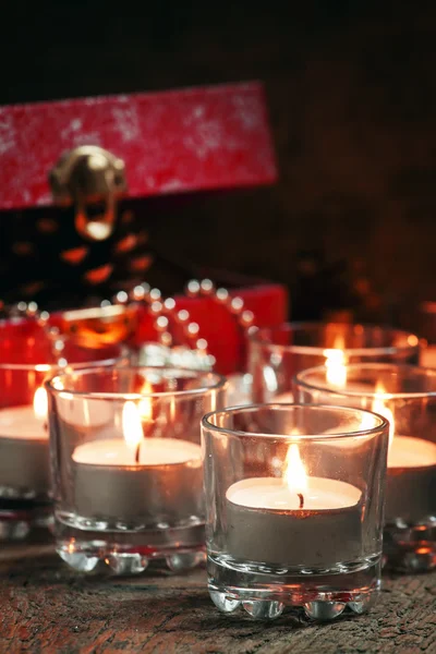 Burning candles and red box with gifts — Stock fotografie