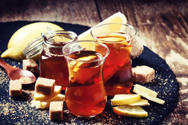 Black hot tea with honey, lemon and cane brown sugar — Stock Photo, Image