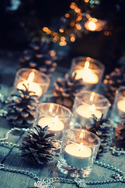 Karácsonyi és újévi háttér gyertyákkal — Stock Fotó