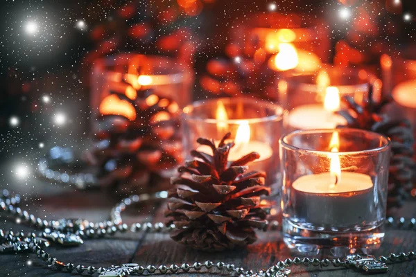 Jul-och nyårs bakgrund med ljus — Stockfoto