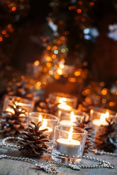Latar belakang Natal dan Tahun Baru dengan lilin — Stok Foto