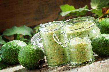 Ev yapımı feijoa reçeli