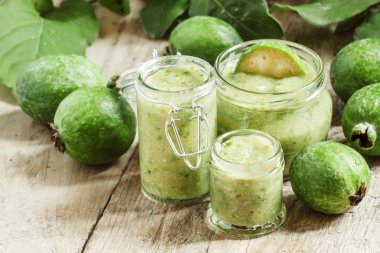 Ev yapımı feijoa reçeli