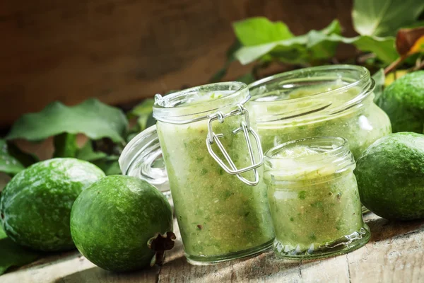 Engarrafamento feijoa caseiro — Fotografia de Stock