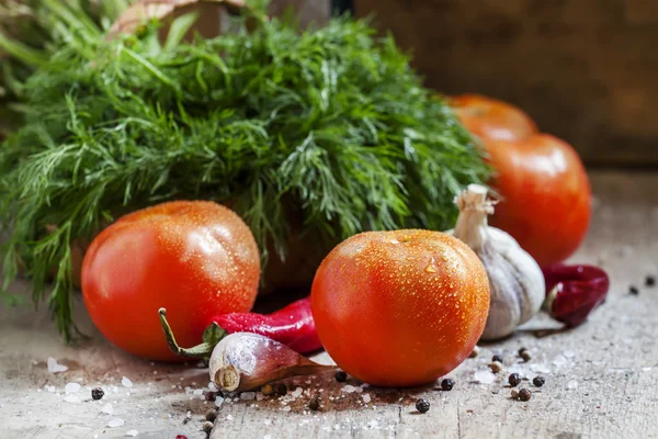 Voorbereiding voor het inblikken van tomaten — Stockfoto
