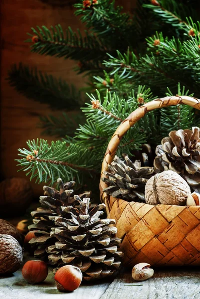 Christmas or New Year wicker basket — ストック写真