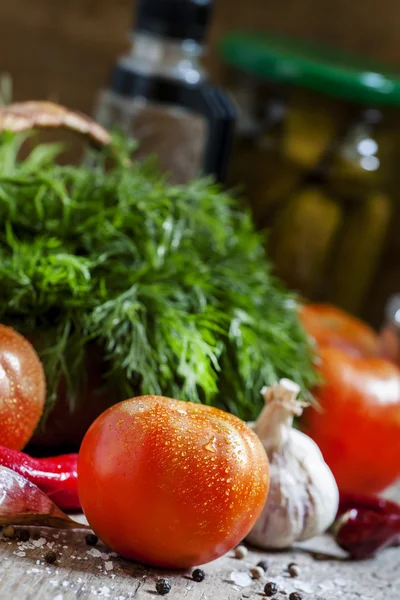 Vorbereitung für Tomatenkonserven — Stockfoto