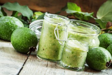 Ev yapımı feijoa reçeli