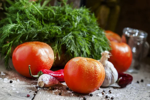 Voorbereiding voor het inblikken van tomaten — Stockfoto