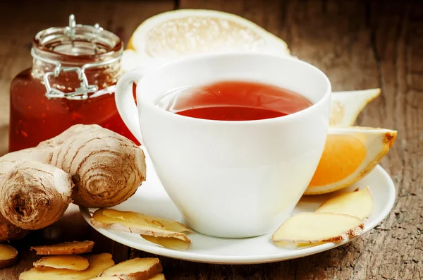 Ingwer-Zitrone heißer schwarzer Tee mit Honig — Stockfoto