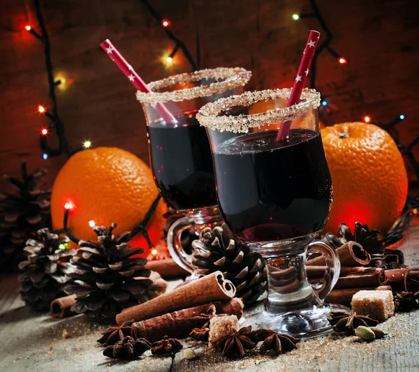 Weihnachtsglühwein mit braunem Zucker — Stockfoto