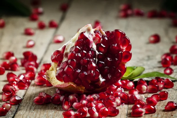 Fresh peeled pomegranates with ruby red beans — Stock Photo, Image