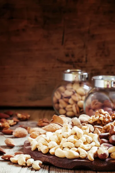RAW cashewnötter i uppsättningen — Stockfoto