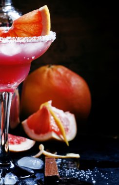 Greyfurt kokteyli ile tuz, metal shaker