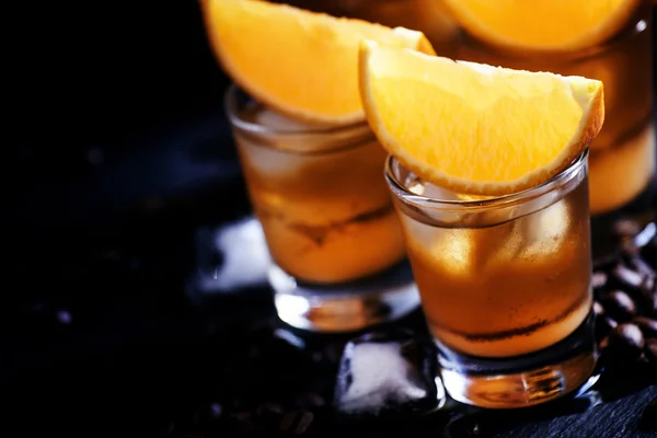 Cóctel abejorro con zumo de naranja — Foto de Stock