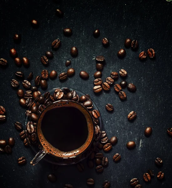 Glass cup of espresso coffee with foam, roasted coffee beans — Stock Photo, Image