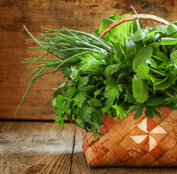 Herbs in a wicker basket — Stock Photo, Image