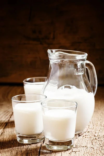 Ziegenmilch im Glas — Stockfoto