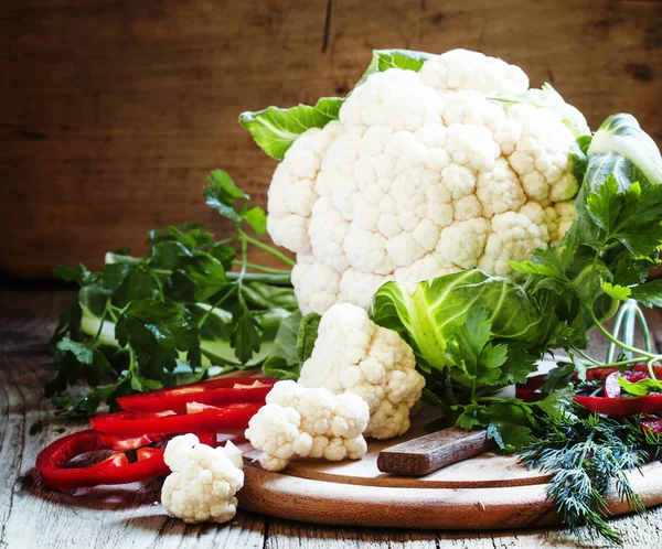 Cauliflower, red bell pepper, parsley — Stock Image Cauliflower, red bell pepper, parsley Royalty Free Stock Photos