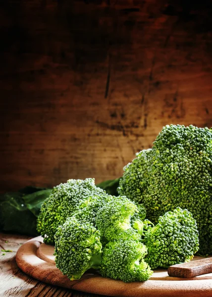 Fresh broccoli florets on wooden background — Stock Photo, Image