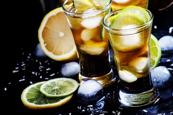 Alkoholos koktél, kókuszos — Stock Fotó