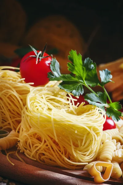 नेस्ट इतालवी सूखे पास्ता — स्टॉक फ़ोटो, इमेज