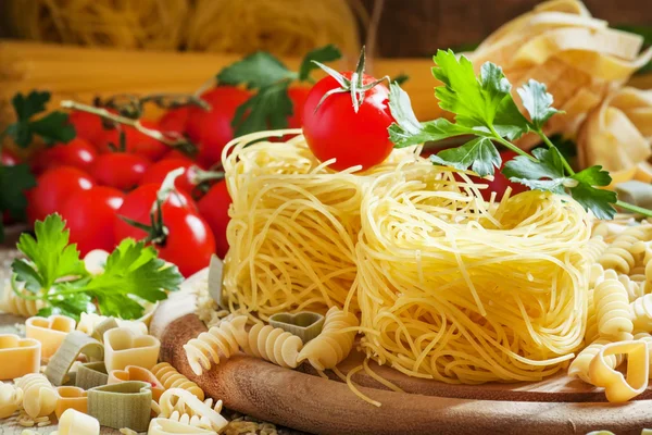 Итальянская сухая паста — стоковое фото